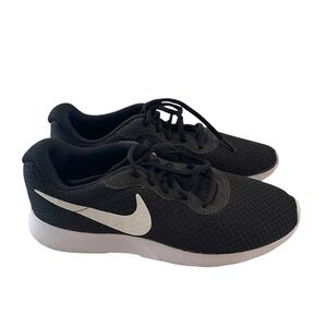 Nike Tanjun Women’s Shoes Mesh Color Black White Size 8.5